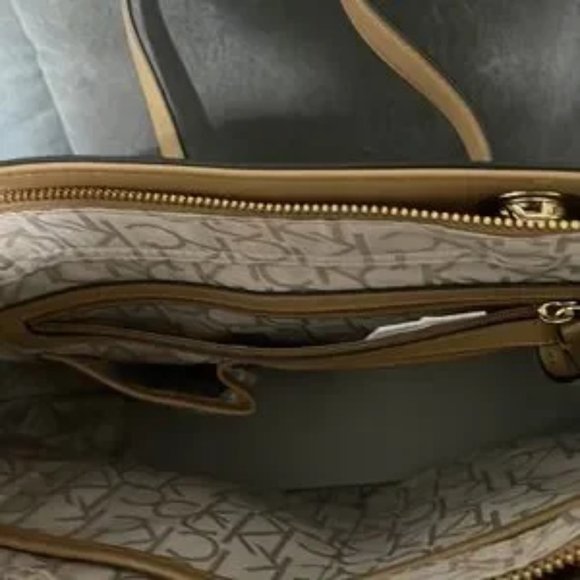 Calvin Klein Hayden Tote - Large - NWT - Picture 3 of 7